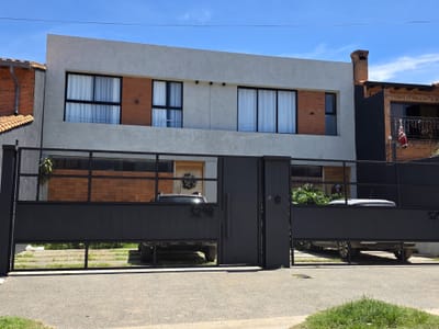 OPORTUNIDAD  - En Venta Moderno Duplex con patio en Barrio San Jorge