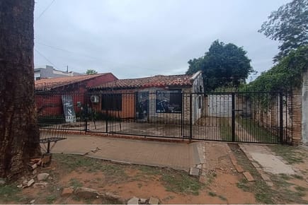 Oportunidad de Inversión: Propiedad con Potencial de Refacción en Recoleta, Asunción
