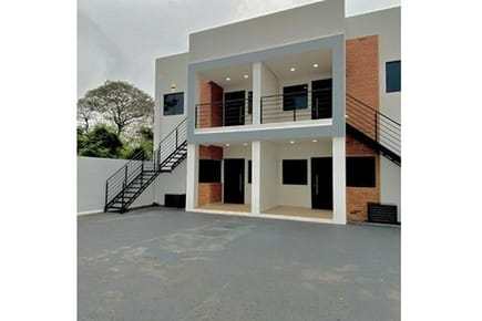 Duplex en venta en Loma Merlo Luque