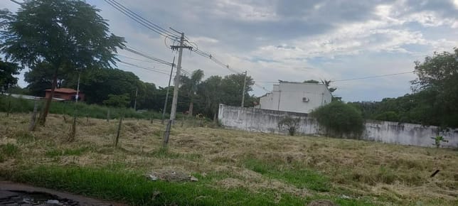 EN ALQUILER TERRENO EN IMPORTANTE ESQUINA, ZONA AVDA. DEFENSORES DEL CHACO
