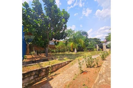 Vendo terreno con construcción en la Ciudad de San Antonio