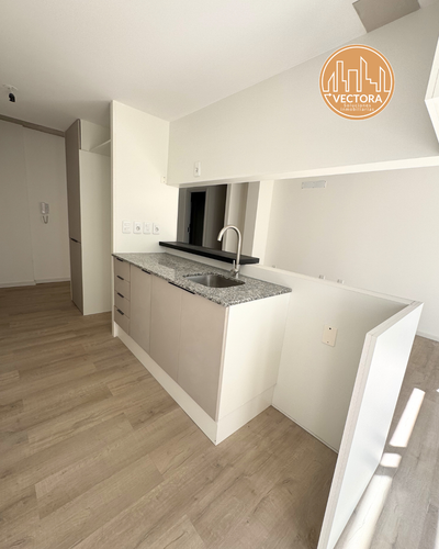 SE VENDE ÚLTIMA UNIDAD DISPONIBLE DE 2 DORMITORIOS CON GRAN PATIO A ESTRENAR Y DE ENTREGA INMEDIATA / AGUADA POR AV. LIBERTADOR