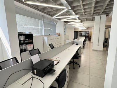 ALQUILO AMPLIA OFICINA CORPORATIVA COMPLETAMENTE EQUIPADA