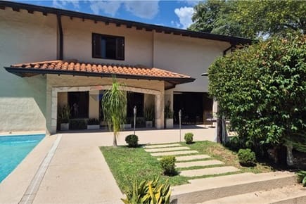 EN VENTA AMPLIA RESIDENCIA FAMILIAR EN EL CENTRO DE SANBER BARRIO 5 - SAN BERNARDINO