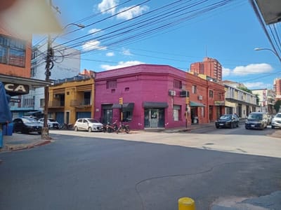 Vendo propiedad con salones comerciales con renta activa Centro de Asunción San Roque