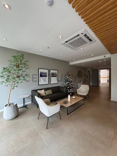 Lujoso Departamento Amoblado de 2 Habitaciones en Venta en Ventura Carmelitas, Las Lomas, Asunción - US$ 165.000. Ubicación Premium a pasos del Shopping del Sol.
