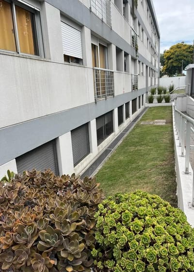 ALQUILER Apartamento De 2 Dormitorios A Metros De La Av. 8 De Octubre.