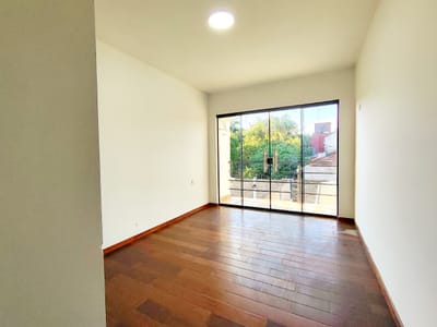 INCREIBLE Oferta por Semana Santa!!! Exclusivo Dúplex de Lujo a Estrenar con Piscina, a Pasos de Av. Mariscal López en Fernando de la Mora. ¡180 m² de Pura Elegancia!
