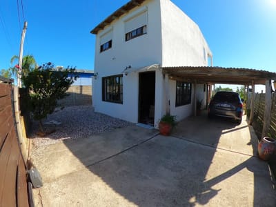 Casa en Venta: Amplia y Luminosa, 3 Dormitorios, 2 Baños Completos, Cochera Privada.