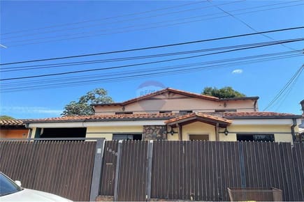 EN VENTA HERMOSA CASA EN LAMBARÉ