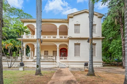 En venta 11.000 mil m2 sobre Avda. Mariscal Lopez - Ideal para hotel o museo.