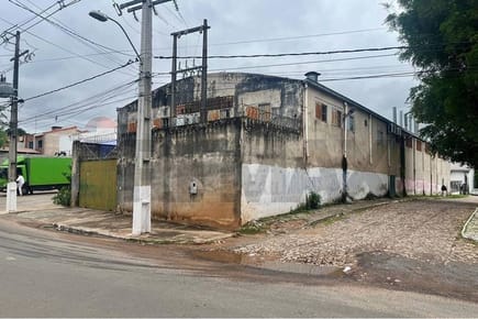 Vendo Galpón en Lambaré - Cuatro Mojones. 255,000 $ (M.L.)