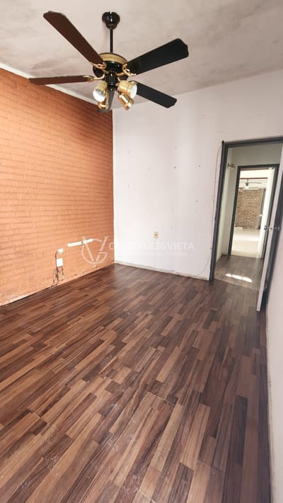 Casa 3 Dormitorios con renta, ideal inversion, Sobre Camino Maldonado, Excelente Ubicación.-