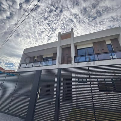 LUJOSA RESIDENCIA A ESTRENAR DE 3 NIVELES EN EL EXCLUSIVO BARRIO MBURUCUYA