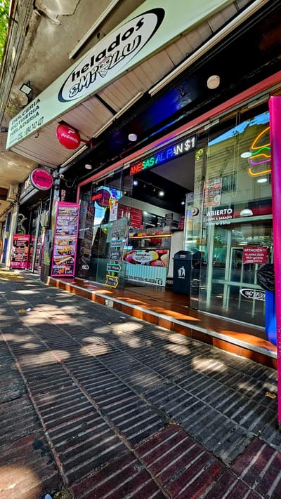 Venta De Llave - Heladeria Y Rotisería Funcionando Con Gran Local En Zona De Alto Transito. Excelente Oportunidad Comercial!