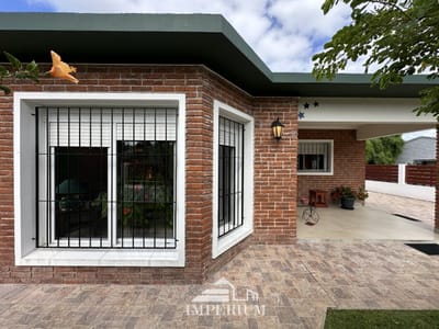 VENTA ,CASA DE 3 DORMITORIOS 3 BAÑOS ,BARBACOA PINARES