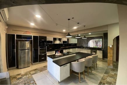 Exclusiva Residencia en Venta en Mburucuyá, Asunción: ¡Tu Nuevo Hogar te Espera!