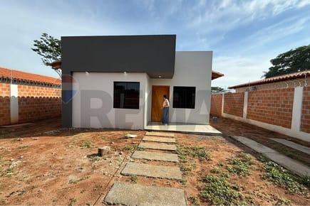 Casa a estrenar a pocas cuadras de la Ruta PY02     J.A.