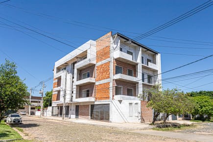 EDIFICIO DE 12 DEPARTAMENTOS EN ASUNCION - LOMA PYTA - EN VENTA