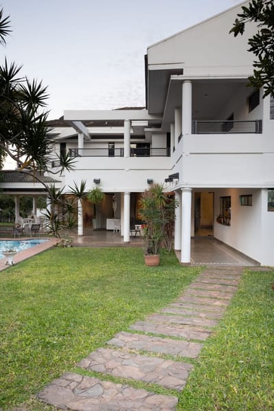 VENTA O ALQUILER  de increible Residencia en Villa Aurelia.
