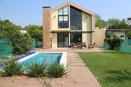 Vendo casa en casa en barrio cerrado