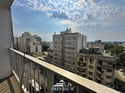 VENTA Apartamento en Av 18 de Julio zona Tres Cruces