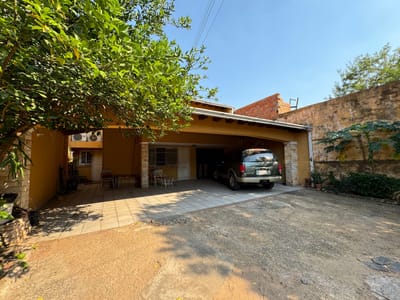 Vendo casa a demoler o reciclar en Bo. Jara cercana  D Perseverancia. 