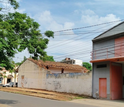EN VENTA PROPIEDAD EN ESQUINA – CENTRO DE LUQUE 