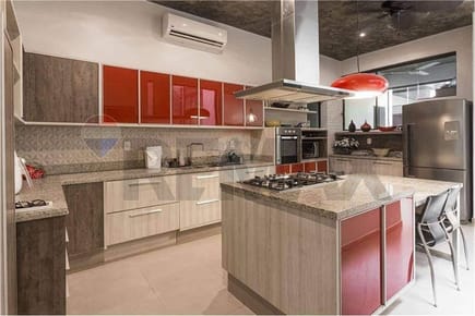 LUJOSA RESIDENCIA EN RECOLETA, ASUNCIÓN EN VENTA