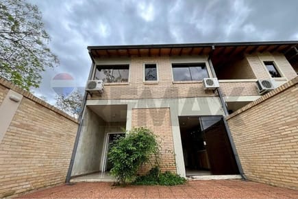 Vendo Dúplex de 4 habitaciones zona Aeropuerto    J.A.