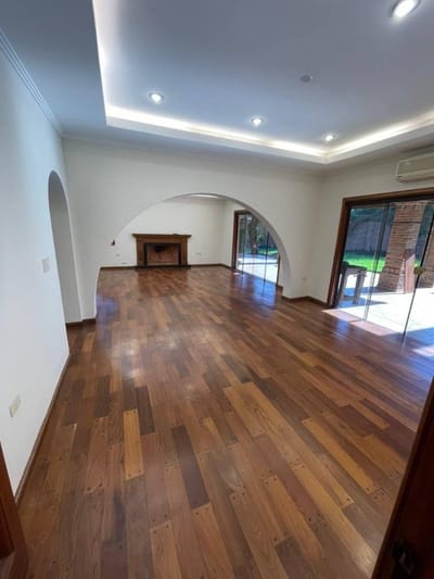 VENDO CASA DE 5 HABITACIONES BARRIO LAS LOMAS ASUNCION - ZONA SHOPPING DEL SOL