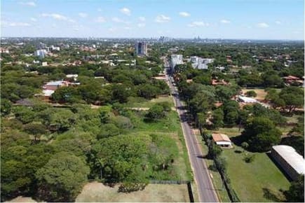 D.G. En venta terreno de gran dimensión sobre Laguna Grande, a pasos del Shopping Pinedo