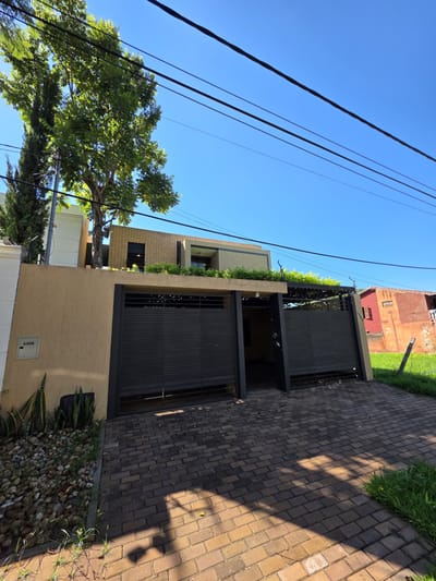 VENDO HERMOSO Y AMPLIO DUPLEX ZONA ALTA Y RESIDENCIAL DE MBURUCUYA