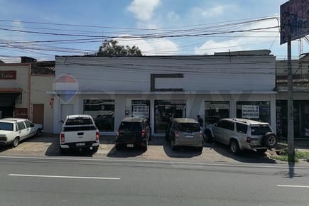 Amplio Local Comercial en Alquiler:Avda.E.Ayala. Asuncion. 18,000,000 ₲ Mensual (M.L.)