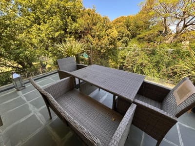 Residencia de Lujo Amoblada de 3 Dormitorios con Vistas Panorámicas a la Naturaleza