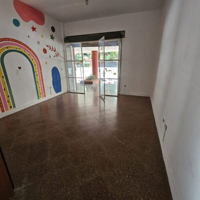 Alquilamos LOCAL COMERCIAL EN Edificio Internacional.