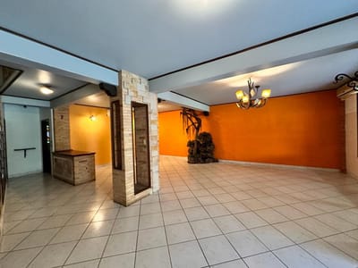 VENDO AMPLIA CASA BARRIO RECOLETA