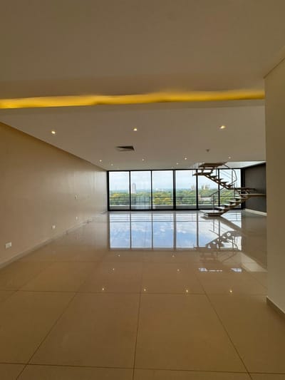 Penthouse en Alquiler en el Barrio Mburucuya