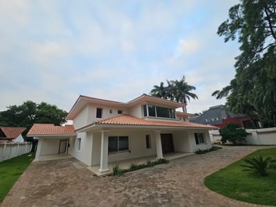 Exclusiva Residencia de Lujo en el Prestigioso Barrio Mariscal Estigarribia – Asunción