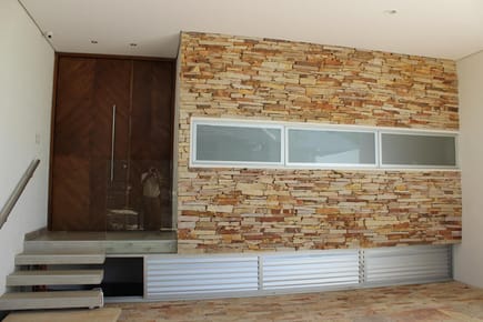 ALQUILO TRIPLEX ZONA MBURUCUYA
