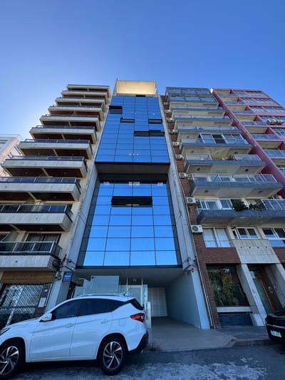 OPORTUNIDAD INVERSORES Venta y Alquiler de Oficinas en Parque Rodó con vista a la Rambla
