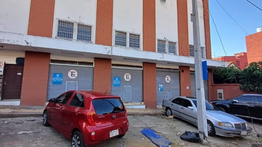 ALQUILER DE SALONES COMERCIALES ZONA MERCADO 4