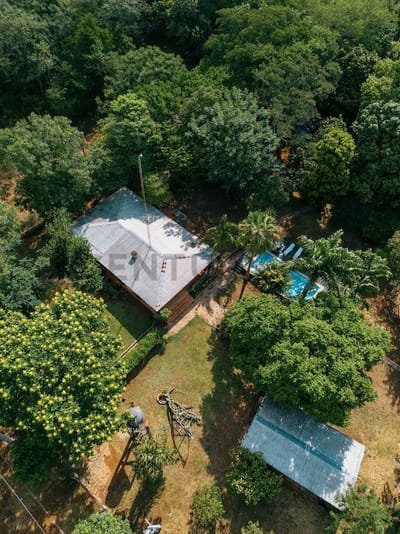 Exclusiva Quinta en Venta en Atyra, San Vicente: 3.640 m² de Terreno con 320 m² de Construcción, 5 Dormitorios y 4 Baños. Dos Unidades Habitacionales. Oportunidad Única US$ 170.000.