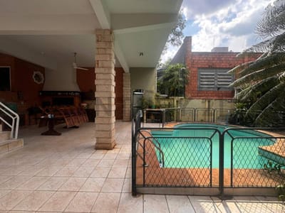 Se vende amplia y elegante casa ideal para familias que buscan comodidad