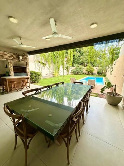 Vendo casa de 3 habitaciones en Asunción Mbocayaty zona Colegio Santa Ana