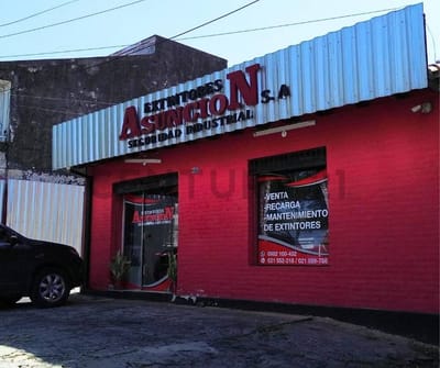 Inversión Premium en Asunción: Local Comercial de 500 m² en Esquina Estratégica de Nazareth, US$ 275.000. Oportunidad Única sobre Avda. Médicos del Chaco c/ Goiburú 2631, con 600 m² de Terreno, 2 Baños y 3 Estacionamientos, ideal para Negocios y Desarroll