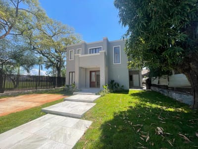 Casa amoblada y equipada sobre avenida del Yacht