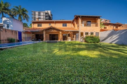 ALQUILO RESIDENCIA DE 4 DORMITORIOS EN LAS LOMAS. CARMELITAS. 6,000 $ Mensual (C.L.)
