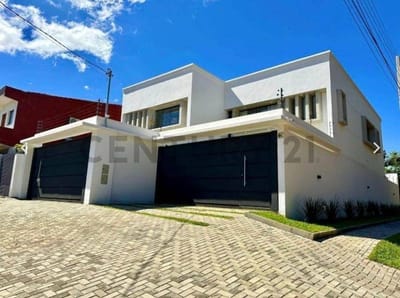 Venta de Dúplex Amoblado de Lujo en Loma Pytá, Asunción - US$ 185.000. Exclusivo Dúplex en Henry Díaz esquina Pascual Ramón Casco, con 180 m² de terreno y 160 m² de construcción, 3 baños. Ubicación estratégica a solo 15 minutos del Eje Corporativo.