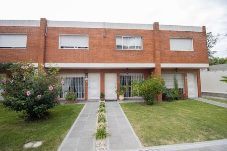 Venta Casa 2 Dormitorios y cochera Punta Gorda